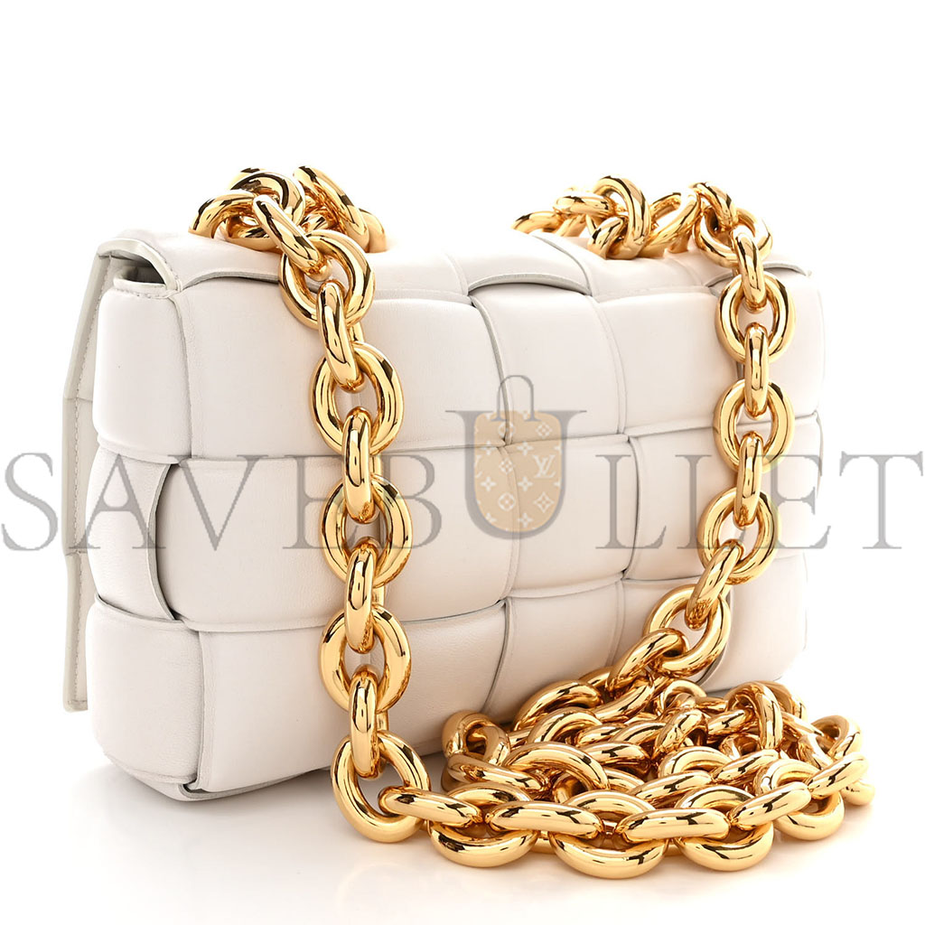 BOTTEGA VENETA LAMBSKIN MAXI INTRECCIO PADDED CHAIN CASSETTE CROSSBODY BAG WHITE  (27*17*8cm)