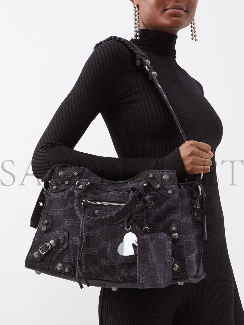 BALENCIAGA BLACK NEO CAGOLE CITY BB-LOGO DENIM SHOULDER BAG MATCHESFASHION US (39*25*18cm)